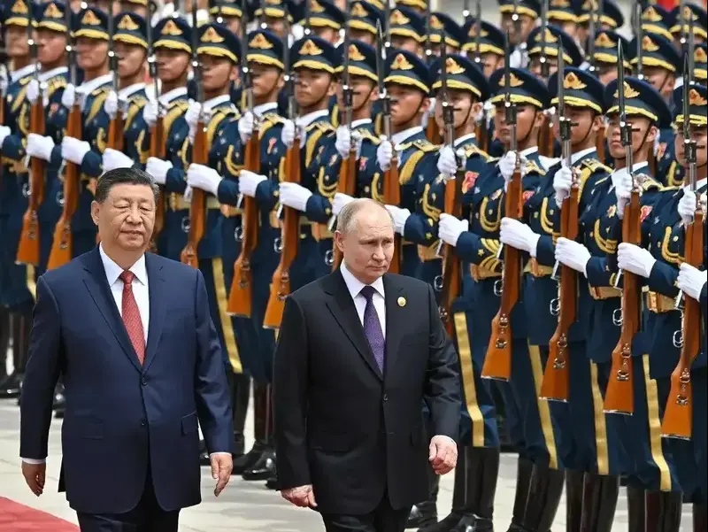 נשיא רוסיה ולדימיר פוטין ונשיא סין שי ג'ינפינג בבייג'ינג, 16 במאי 2024