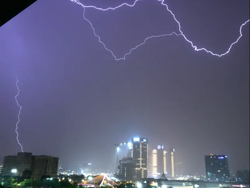 סופת גשמים, גוש דן