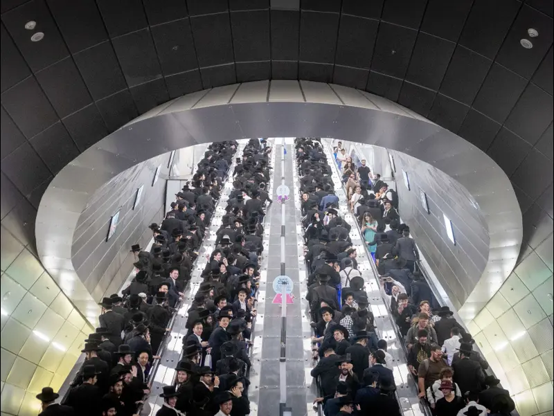 לקראת הפגנת חרדים נגד חוק הגיוס, תחנת הרכבת נבון, ירושלים, 30 באוקטובר 2025