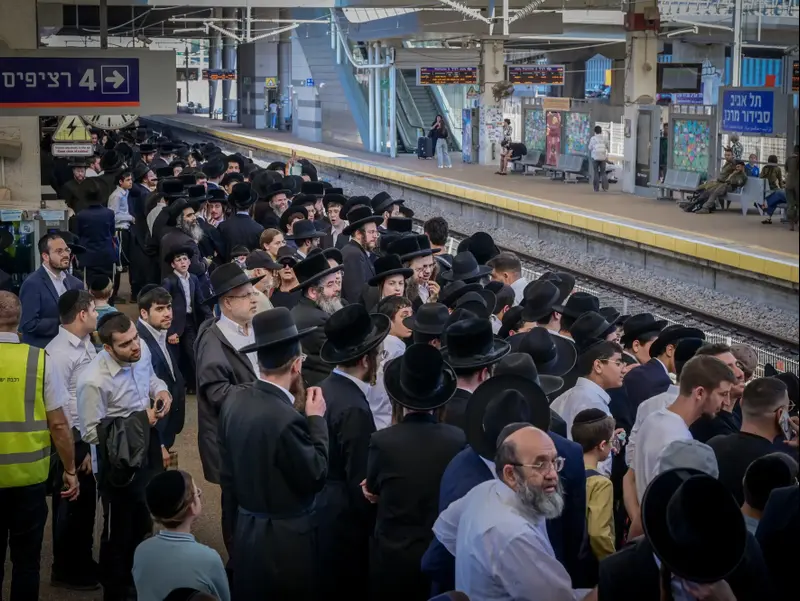 לקראת הפגנת חרדים נגד חוק הגיוס, תחנת רכבת סבידור, 30 באוקטובר 2025
