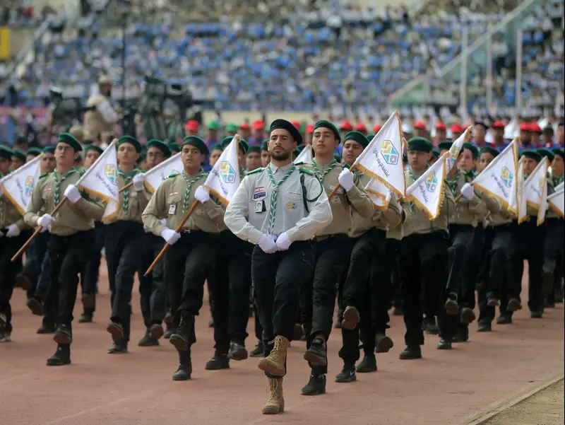 חברי תנועת הצופים של חיזבאללה, אל-מהדי, באירוע לציון שנה לחיסול חסן נסראללה, ביירות, לבנון, 12 באוקטובר 2025