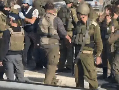 פיגוע משולב בצומת הגוש: גבר בן 30 נרצח ו-3 נפצעו