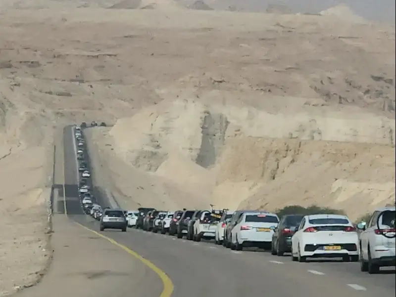 פקק כבד על כביש 90 צפונה מעיר אובות ועד צומת הערבה. 6 בדצמבר 2025