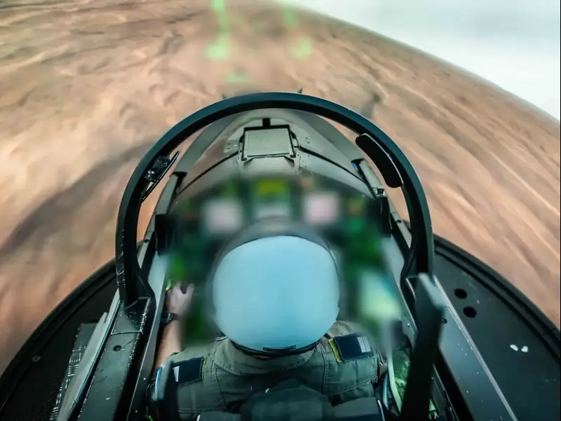 סרן ד' טייס הקרב והמדריך, סימולציות