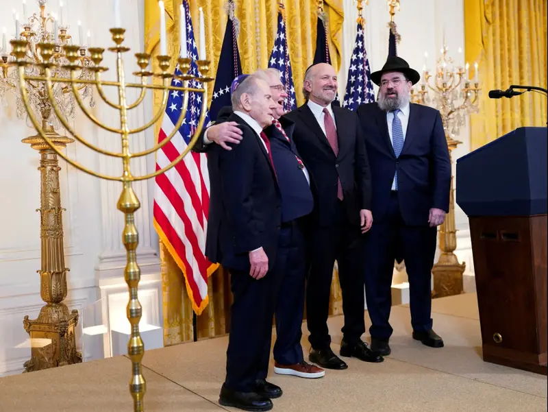 נשיא ארצות הברית טראמפ מדליק חנוכייה, וושינגטון. 17 בדצמבר 2025