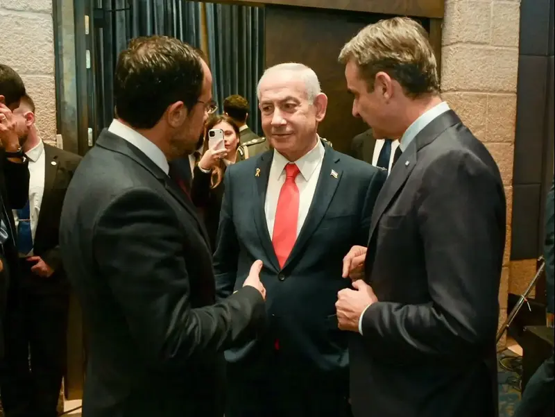 אצבע משולשת בפנים של ארדואן: הפסגה המיוחדת בירושלים