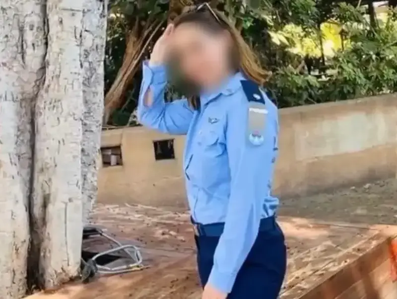 רס"ן ד', פקחית טיסה במיל'