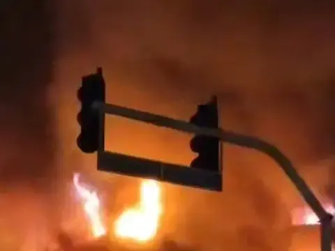 שריפת מבנה העירייה של כרג', איראן, 9 בינואר 2026