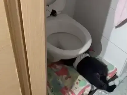 פעוט ישן על רצפת שירותים פעוטון, ירושלים, 19 בינואר 2026