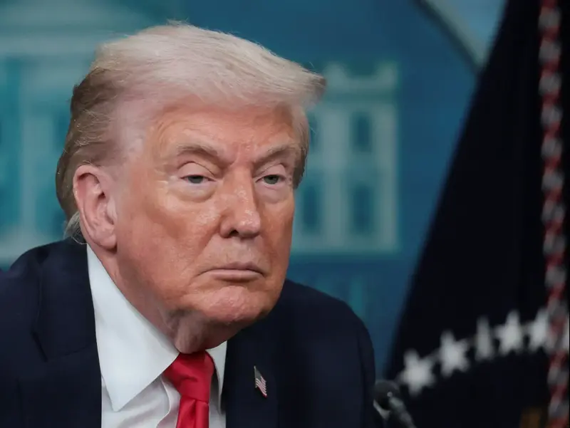 טראמפ בצומת: בין הבטחות לבוחרים לאיום שהפך לנטל