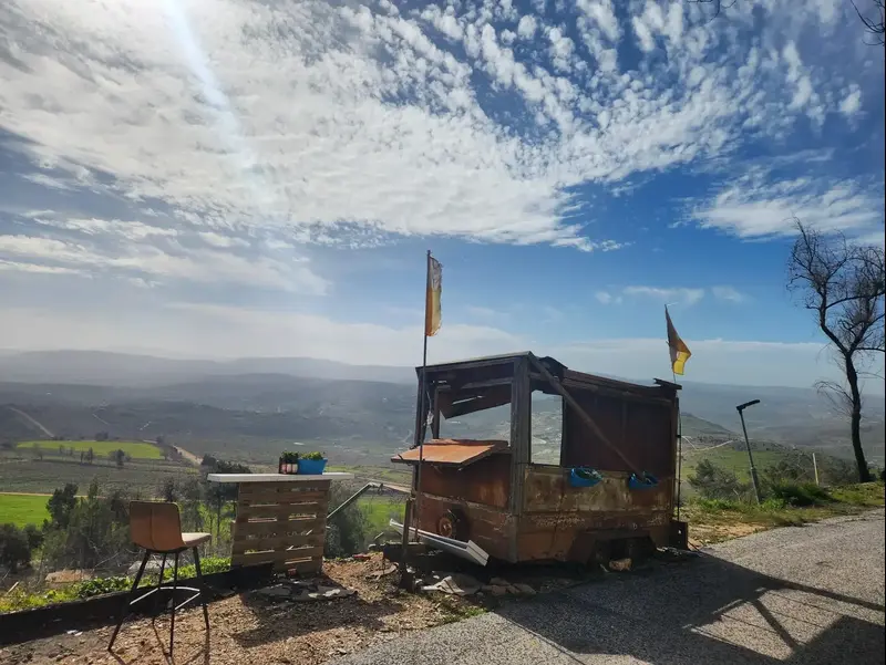 עגלת בירה שרופה, מנרה, 26 בינואר 2026