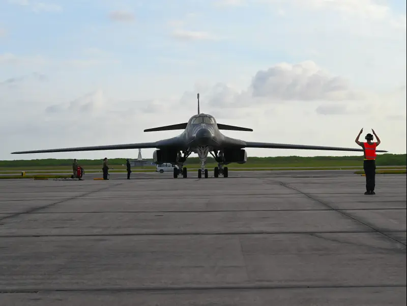 בסיס המפציצים הקריטי - והעימות בין טראמפ לבריטניה