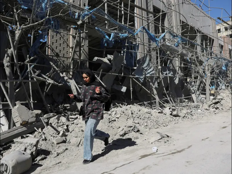 הרס בלתי נתפס בטהרן: "מחכים לרגע שכולנו נצא לרחובות"