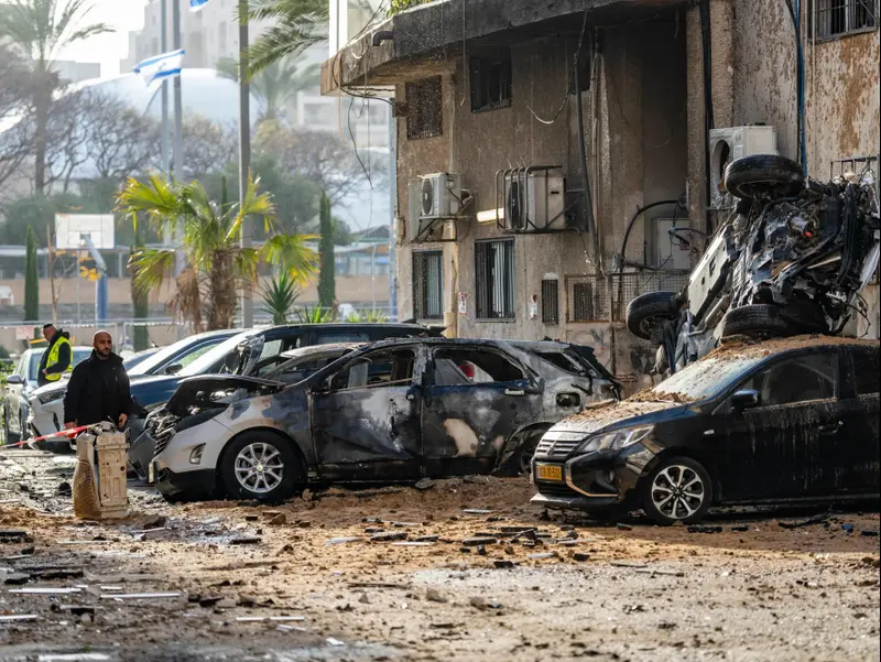 נזק בזירת נפילת רסיס, חולון, 15 במרץ 2026
