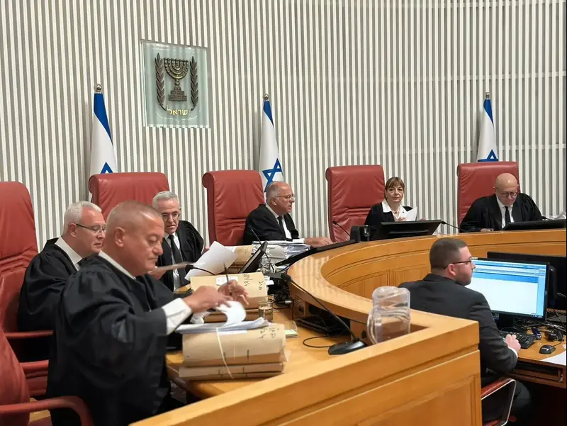 איך אומרים אנשי מכונת הרעל: "מי ישפוט את השופטים?"