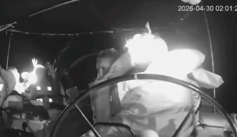 צה"ל פשט על עשרות סירות, הקשר נותק: "חטפו אזרחים"