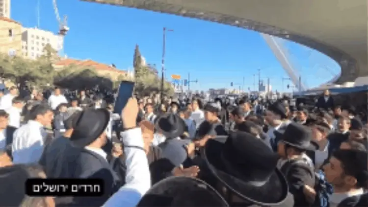 אלפי נהגים תקועים בירושלים ובמרכז בגלל מחאת החרדים