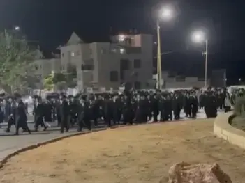 עשרות חרדים מוחים על מעצר עריק