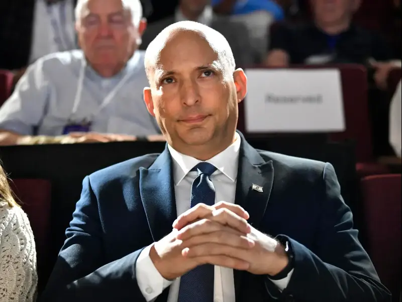 במטה בנט השלימו עם השליטה של איזנקוט - והקמפיין ישתנה