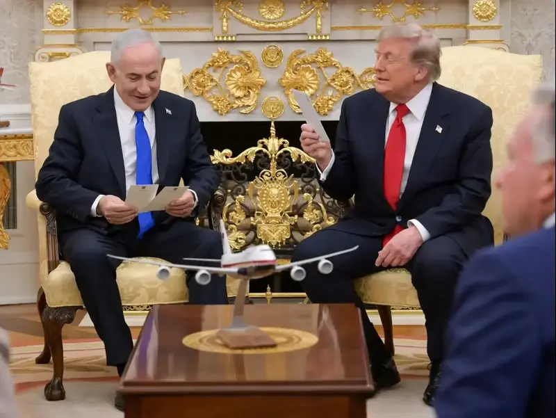המפות שנשלפו והאפשרויות מול איראן: הדרמה בחדר הסגלגל