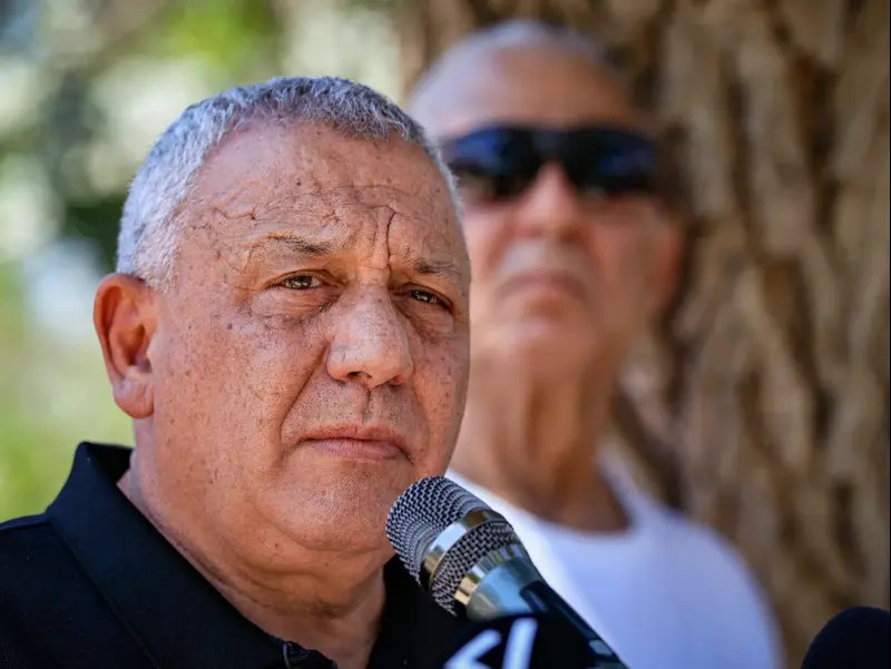 50% נשים, הרבה אלמונים - איזנקוט הגיש את הרשימה לכנסת