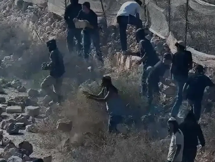 מתנחלים מנסים למנוע את פריצת המצור על הכפר קוסרה