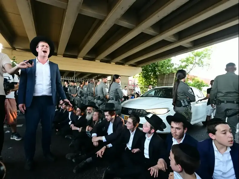 הפגנת חרדים נגד מעצר עריק, כביש 4 כניסה לבני ברק, 12 באוגוסט 2026