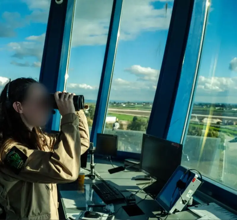 רס"ן ד', פקחית טיסה במיל'