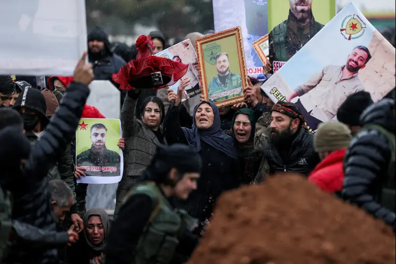 הלוויית לוחמים כורדים שנהרגו בעימותים עם צבא סוריה, בקמישלי, סוריה, 28 בינואר 2026