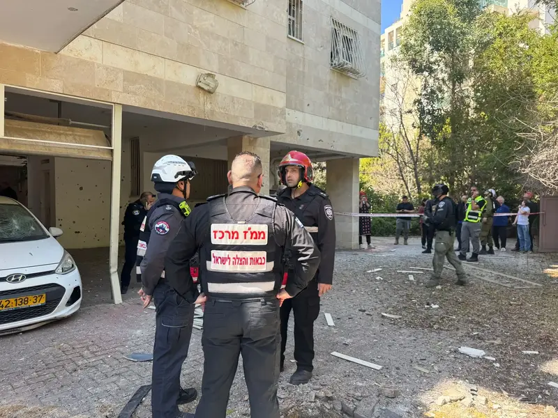 רסיס שפגע בבניין במרכז הארץ