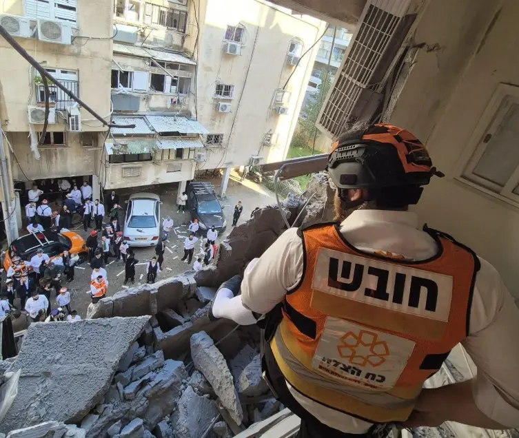 רסיסי טילים נפלו בבני ברק