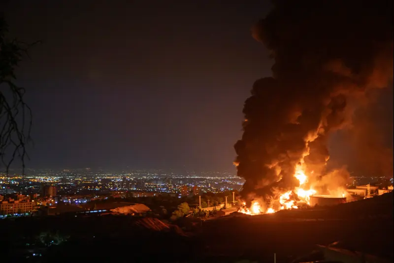 טהרן עולה באש לאחר תקיפות ישראליות