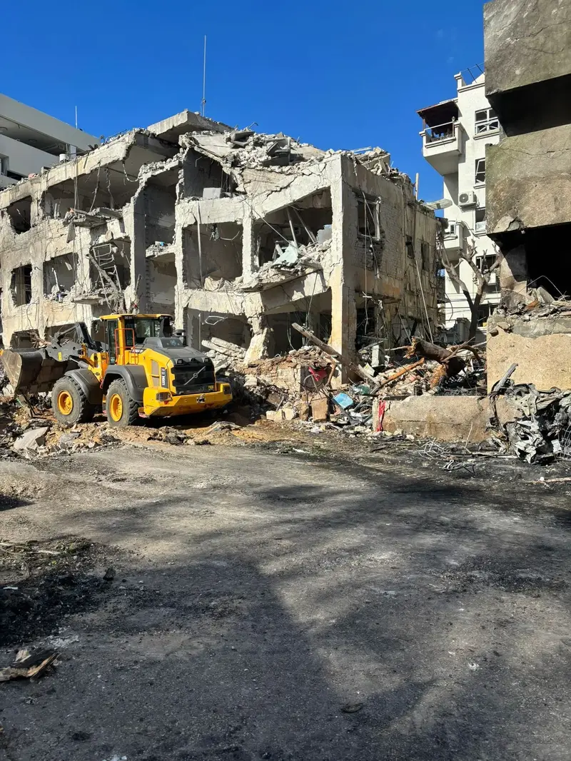 זירה פגיעת רסיסי הטילים האיראנים בתל אביב.