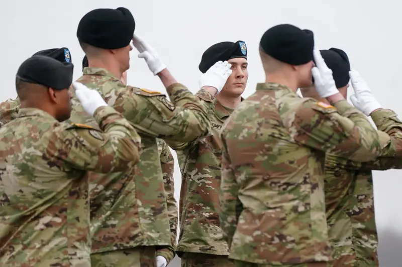 חיילים אמריקנים בהלוויה של חיילים שנהרגו במלחמה עם איראן