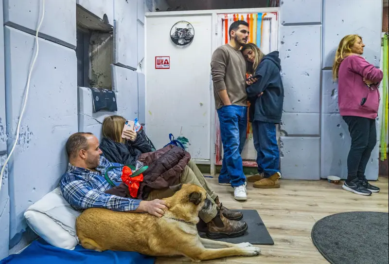 אנשים במקלט,מזכרת בתיה, 8 במרץ 2026