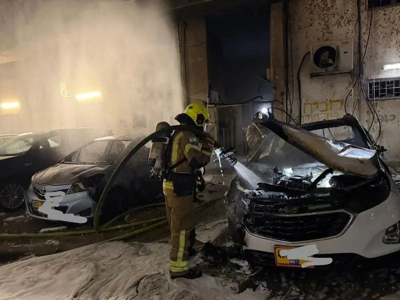 זירת הנפילה בחולון בעקבות רסיסי יירוט, 15 במרץ 2026