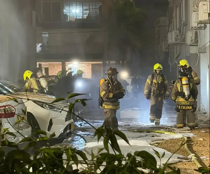 זירת הנפילה בחולון בעקבות רסיסי יירוט, 15 במרץ 2026