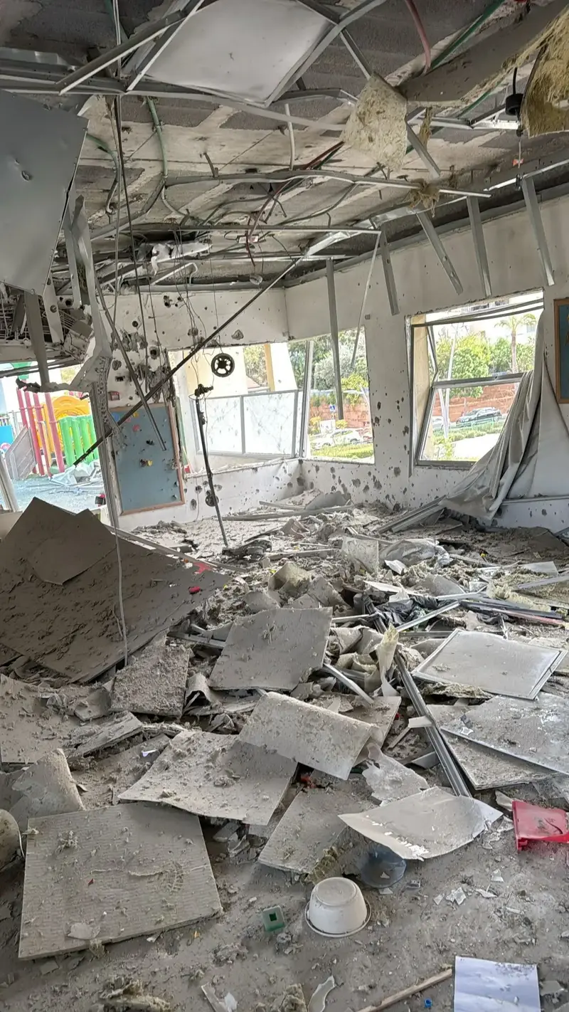 גן ילדים שנפגע רסיס טיל איראני בראשון לציון