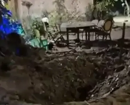 פגיעת רסיס טיל איראני בגני תקווה