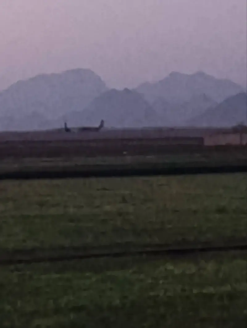 התקשורת האיראנית פרסמה תמונה מאזור מבצע החילוץ של הנווט , שבה נראה עשן מיתמר מהמטוסים שהאמריקניים פוצצו כדי לא להשאיר מאחור