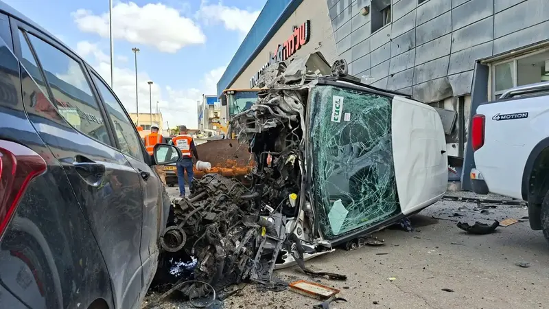 זירת נפילת רסיס, פתח תקווה, 5 באפריל 2026