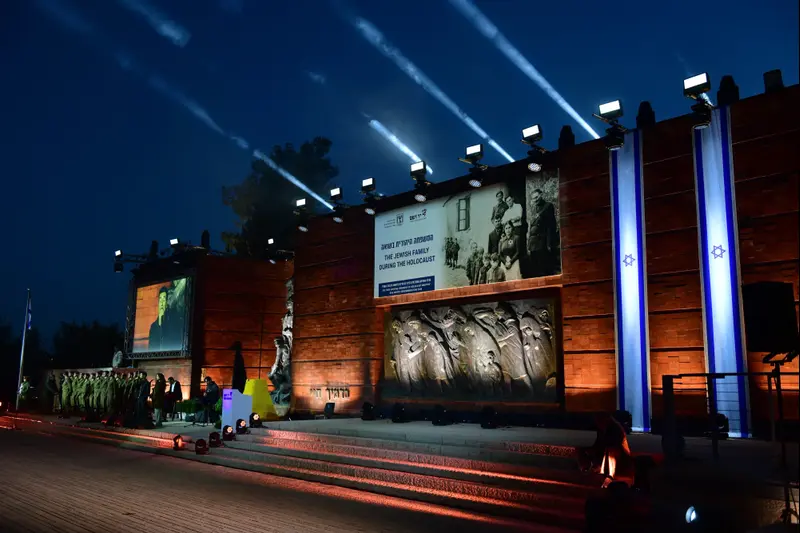 עצרת הפתיחה הממלכתית בכיכר גטו ורשה - יד ושם